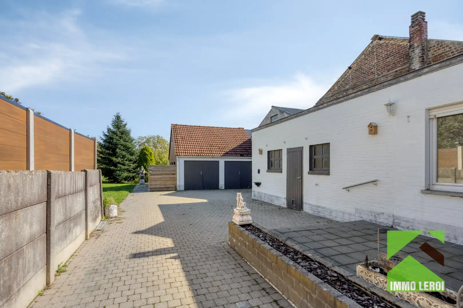 Mooie gezinswoning met 2 garages en prachtige tuin op totaal 52a 91ca foto 20