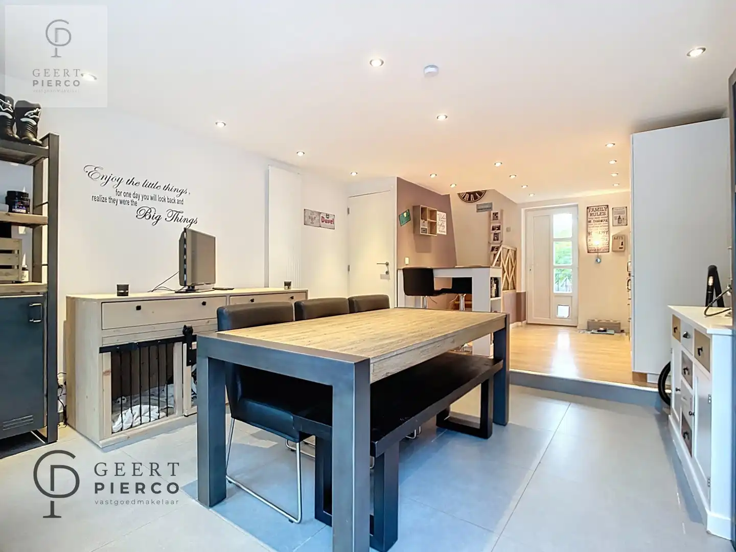 Gezellige woning met leuke tuin. foto {{pictureIndex}}