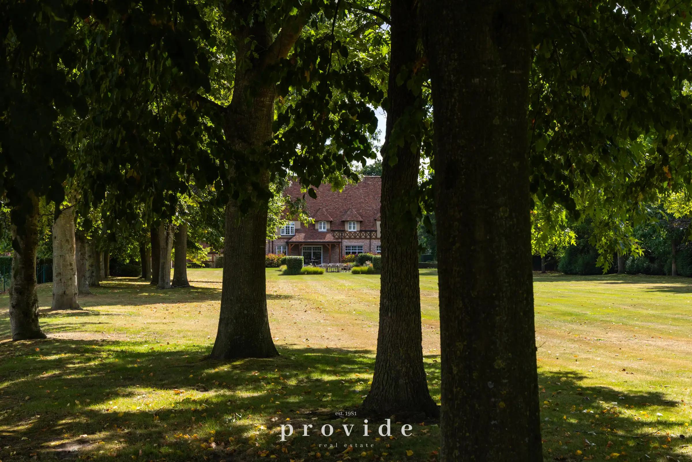 Exclusieve villa op royaal domein in groene omgeving foto 21