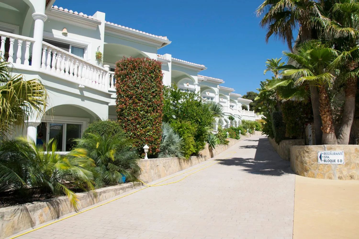 Instapklaar appartement met zonnig terras en zwembadzicht in Benissa Costa foto 7