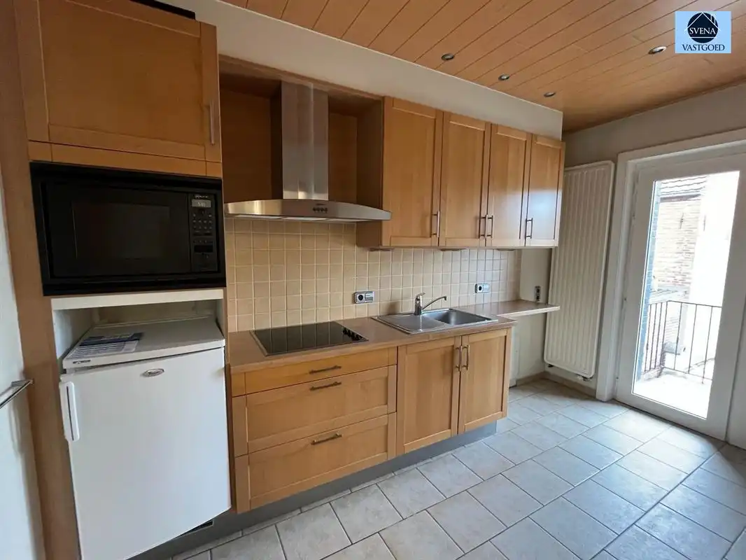 HANDELSHUIS EN APPARTEMENT MET 4 SLAAPKAMERS foto 2