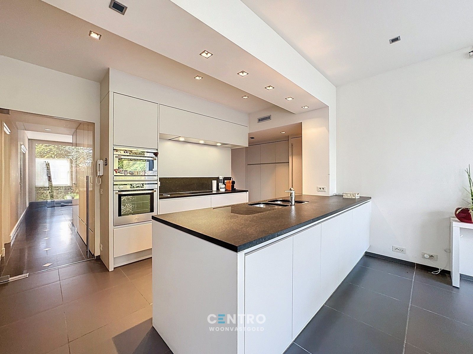 Karaktervolle villa met 5 slpks, praktijkruime en ZUIDgerichte tuin in 't Motje! foto 11