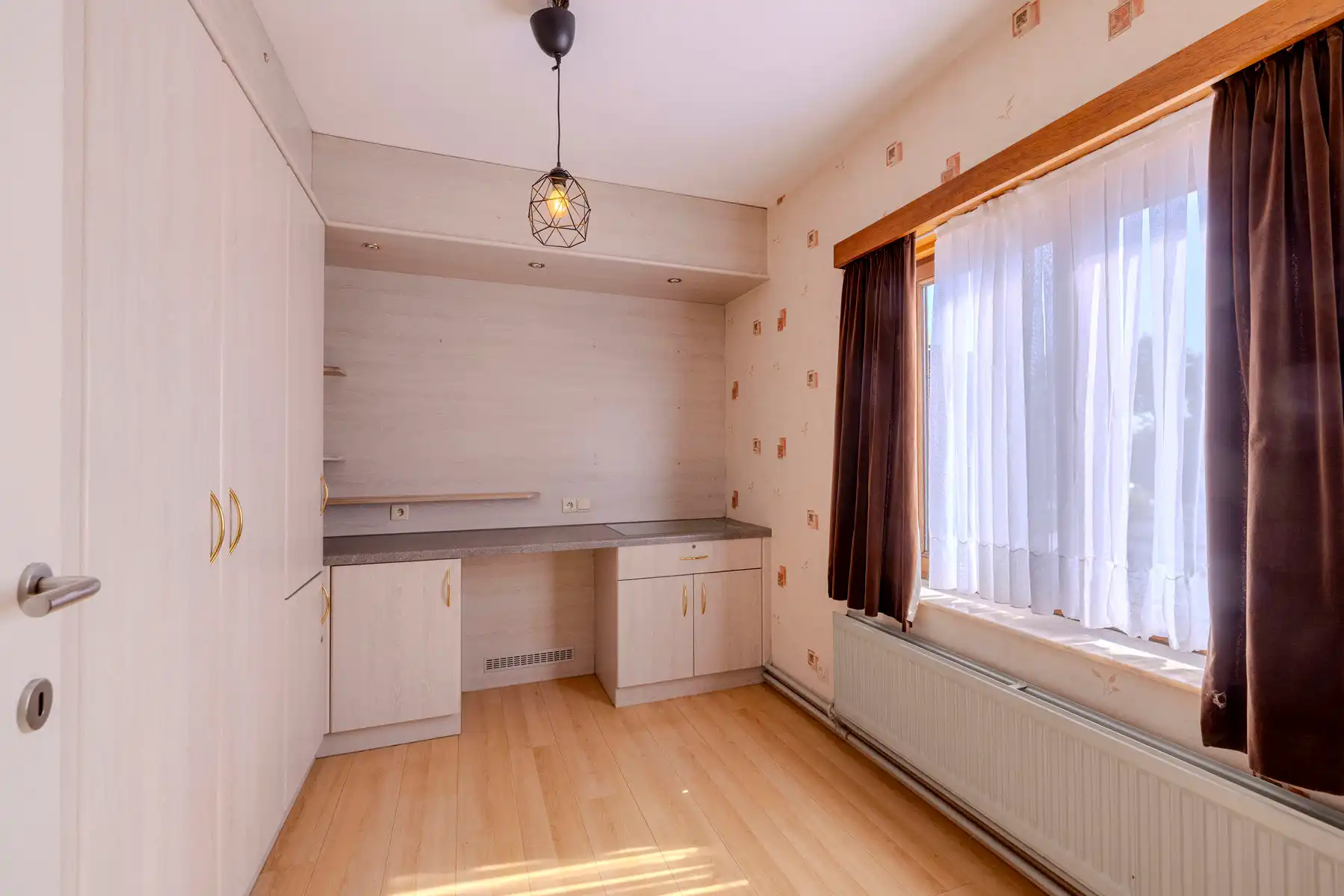 Op te frissen woning met 3 slpks, garage en gezellige tuin foto 12