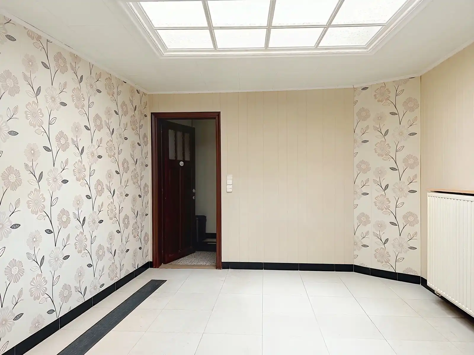 Te renoveren woning met groengebied in de achtertuin foto 4