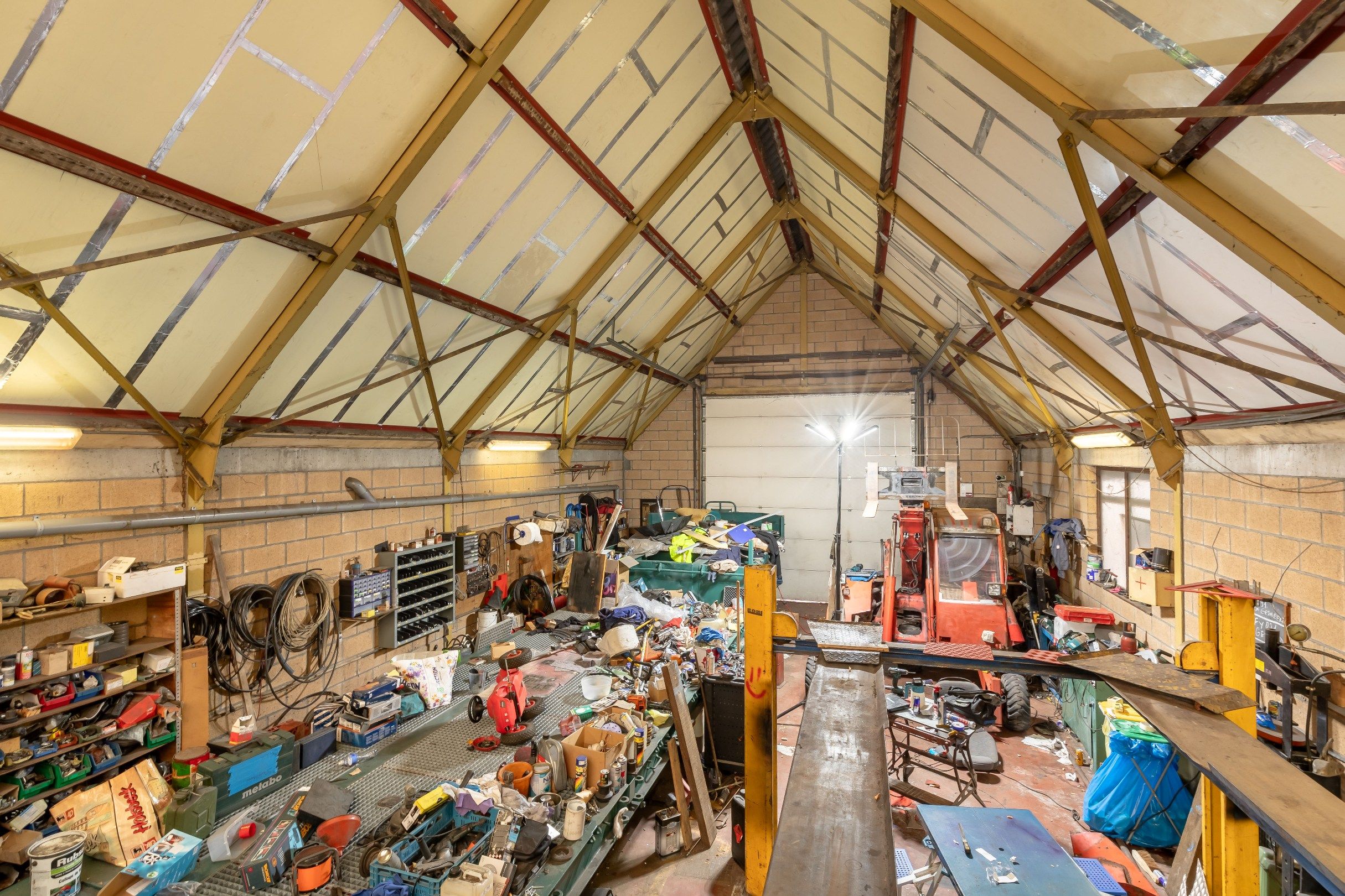 Woning met achterliggende grote loodsen (220m2) foto 12