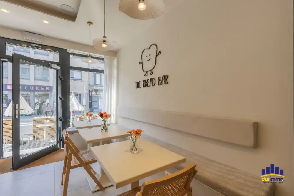 Hippe lunchplek met zonnig terras, volledig uitgerust handelspand te koop in Gent foto 6