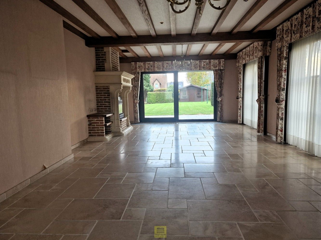 Degelijke halfopen bebouwing, rustig gelegen! foto 3