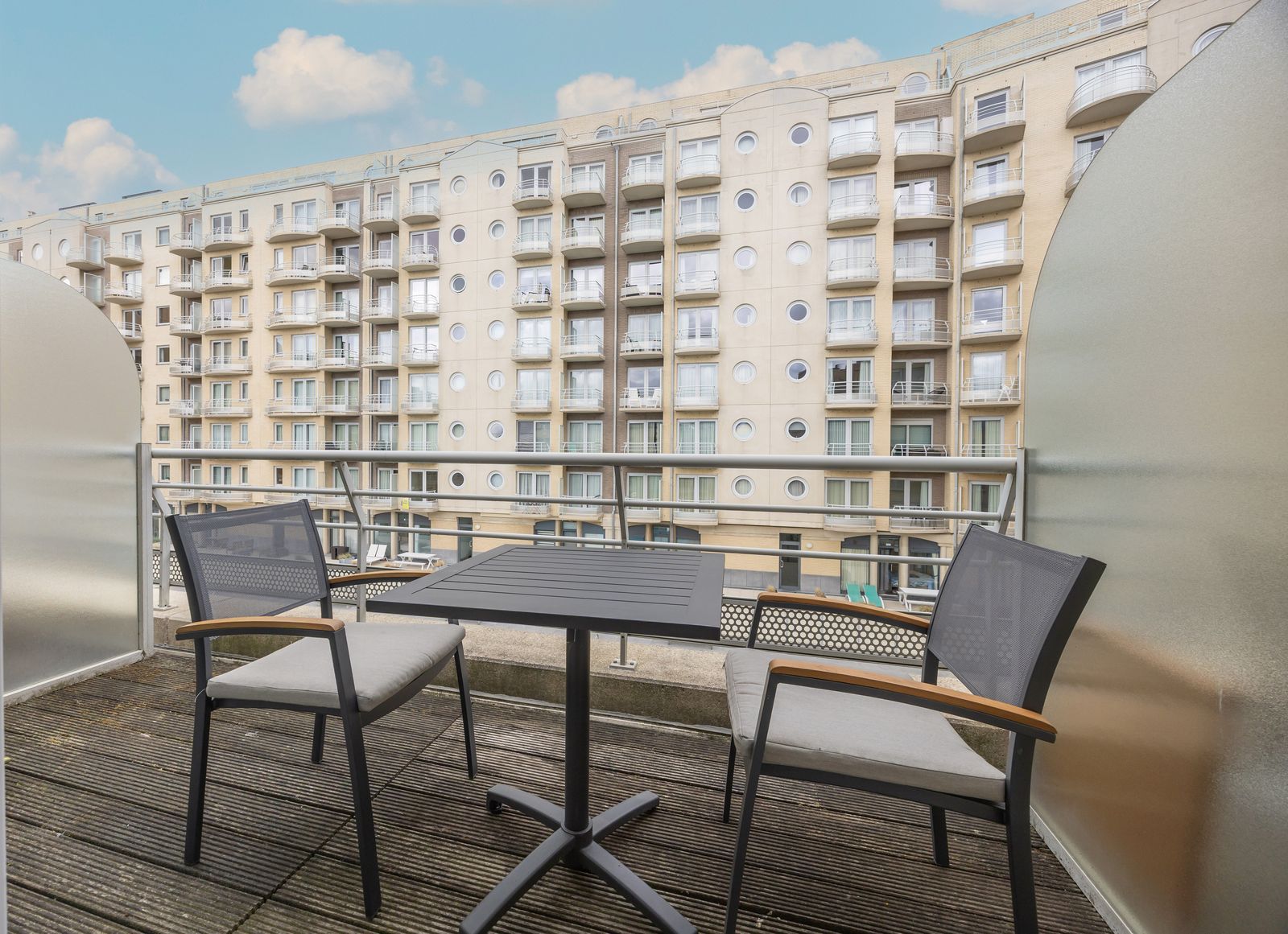 Duplex met 3 slpk en 3 terrassen pal aan zee, met zwembad in residentie ! foto 14
