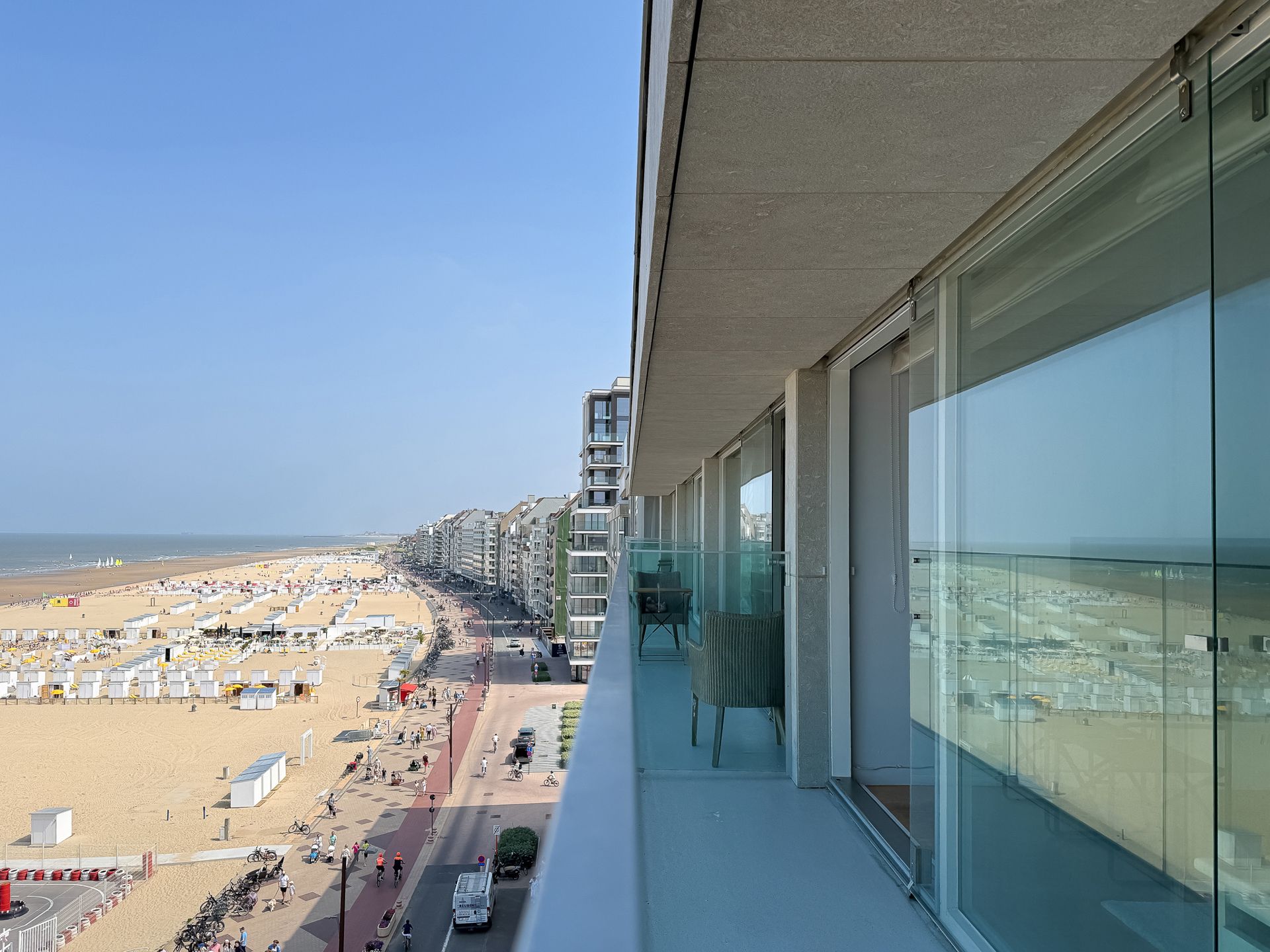 Appartement met frontaal zeezicht op de Zeedijk in het Zoute foto 2