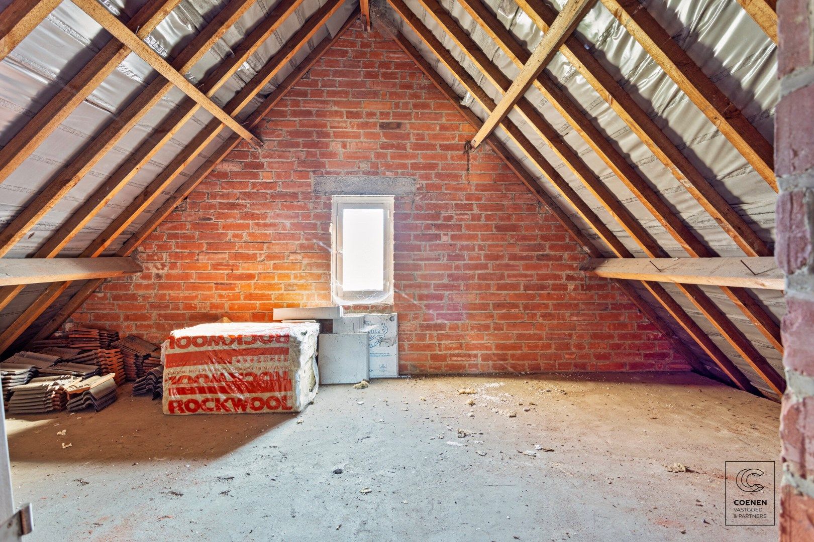 Grondig te renoveren woning met zeer veel mogelijkheden op een topligging te Vremde! foto 22