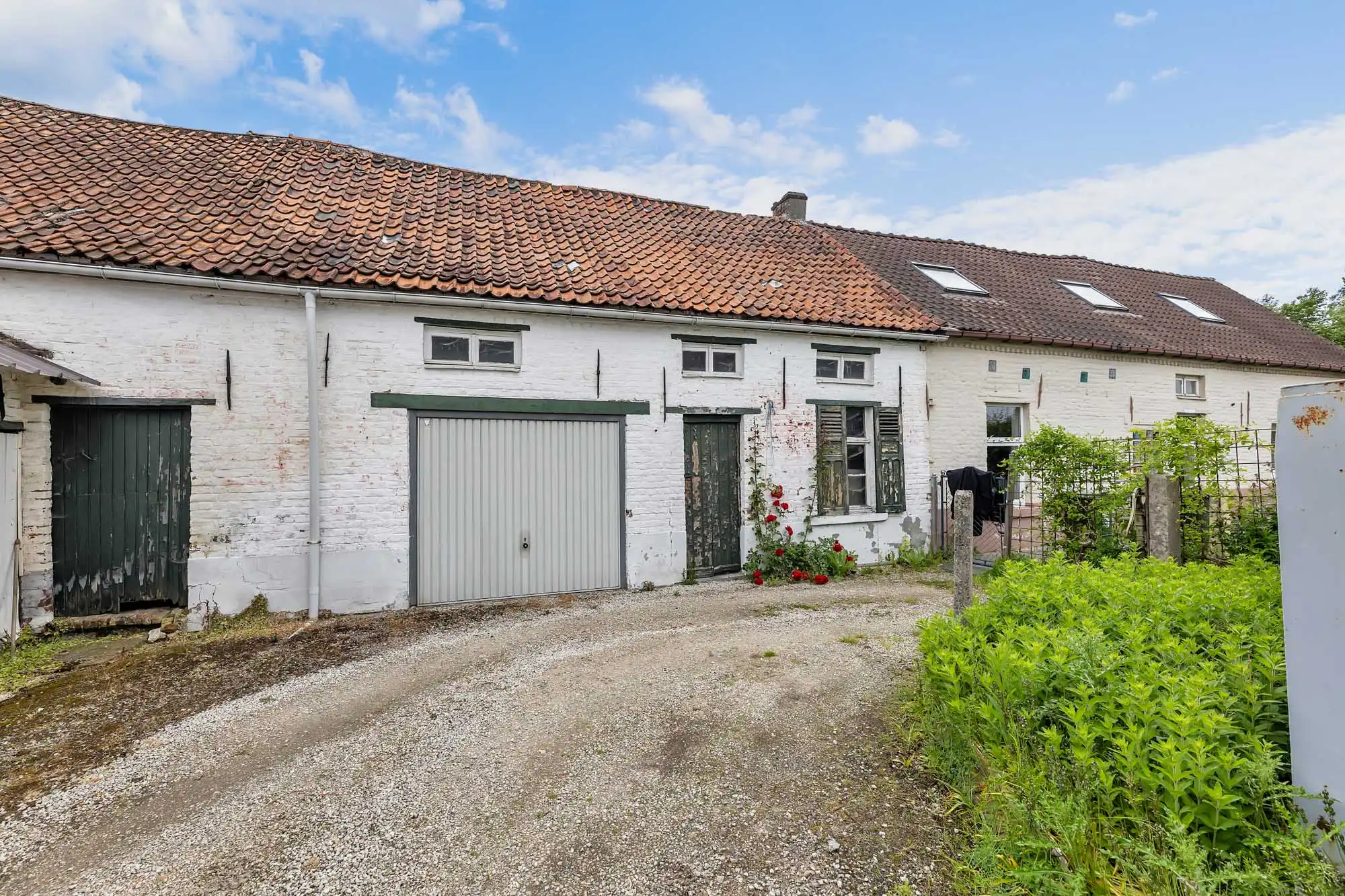Te renoveren woning met extra entiteit en garage foto 24
