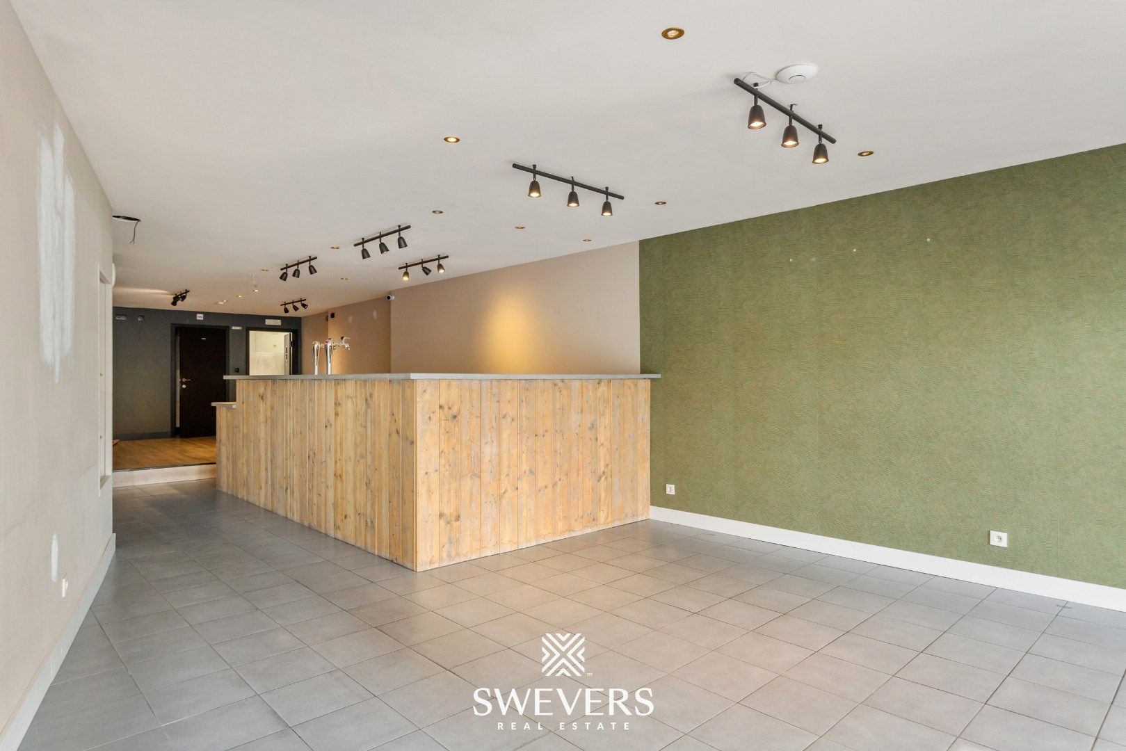 Recent vernieuwd handelspand op toplocatie te Lummen centrum foto 4