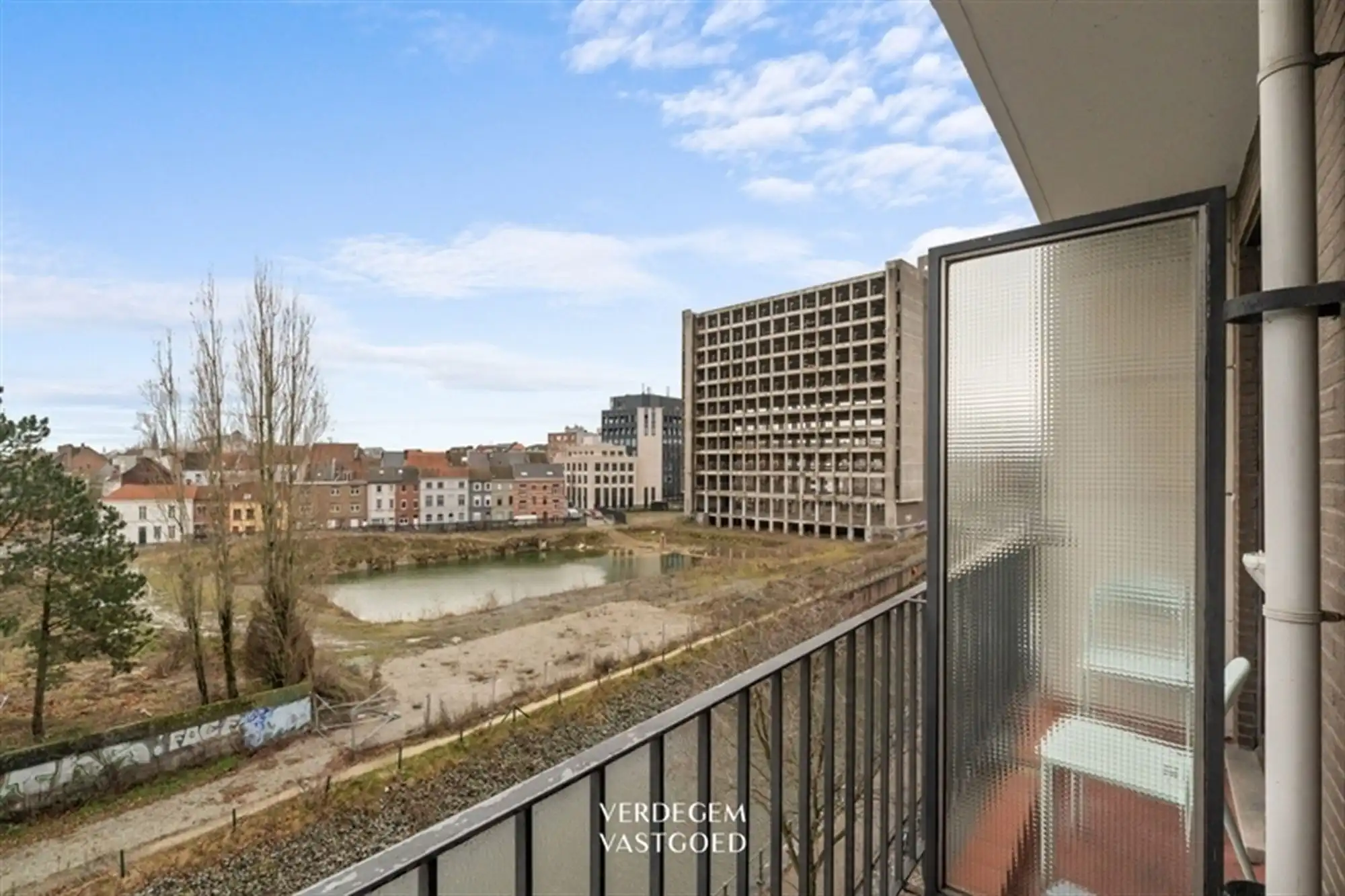 Wonen aan het water: ruim appartement met 2 slaapkamers, 2 terrassen en autostaanplaats foto 12