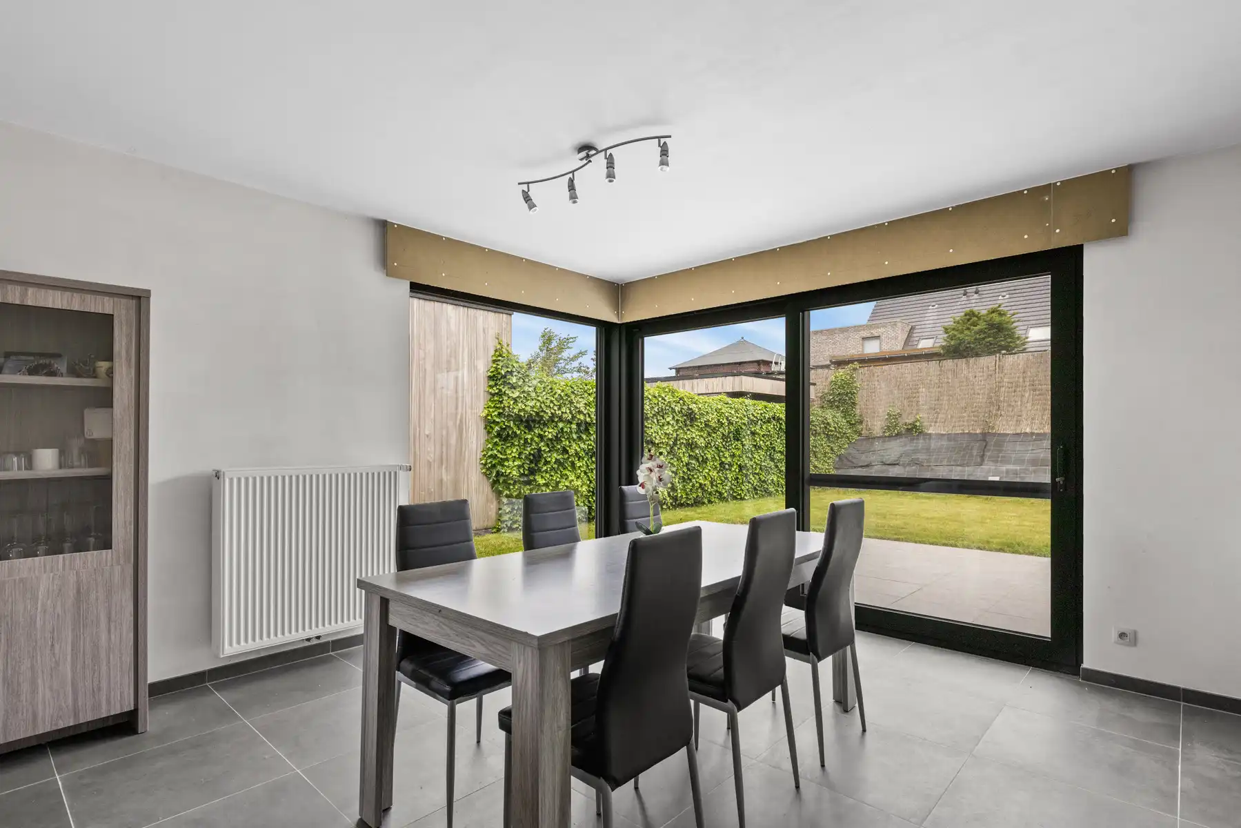 Instapklare open bebouwing met 4 slaapkamers foto 4