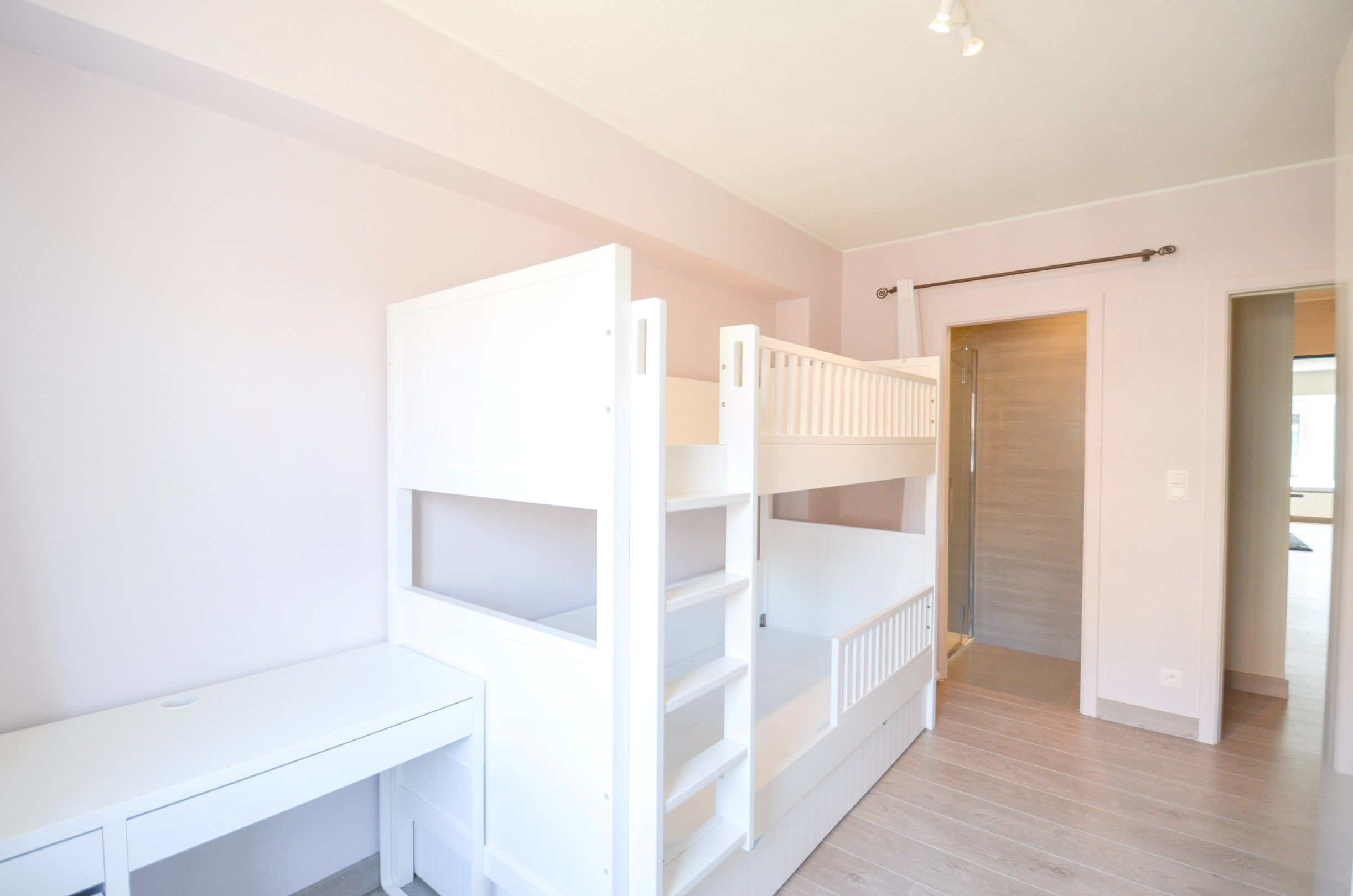 Instapklaar lichtrijk appartement met een gevelbreedte van ongeveer vijf meter. foto 15