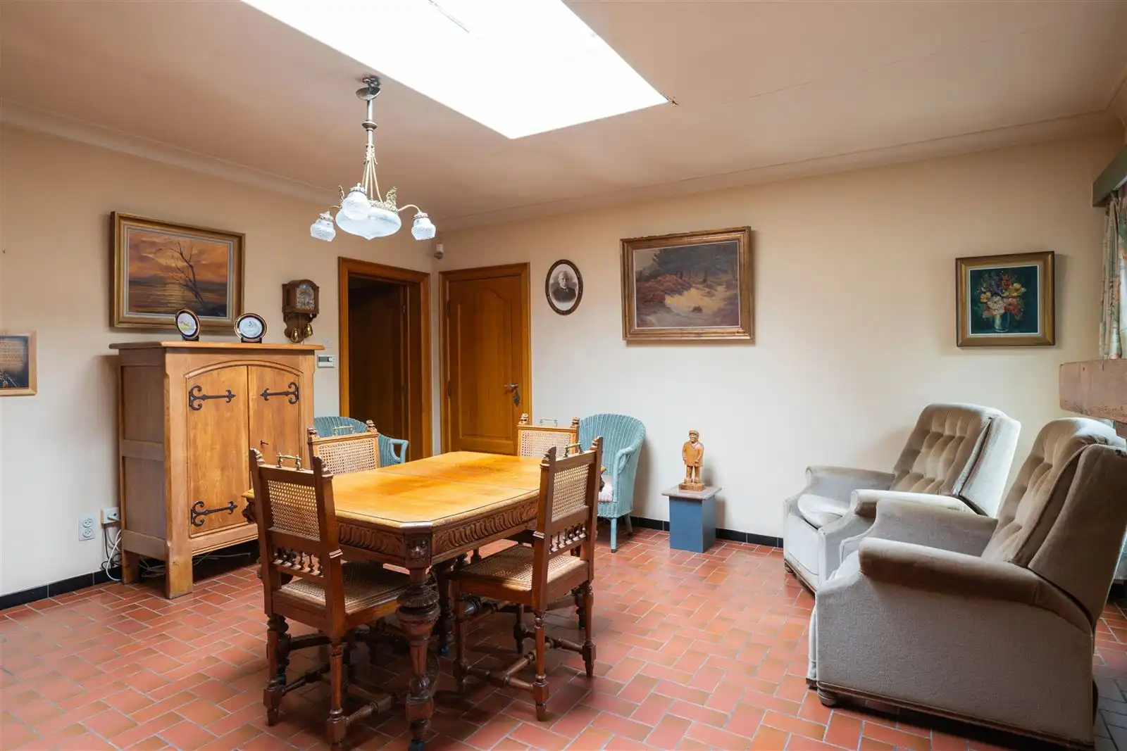 Te renoveren woning met ruime garage in centrum Zottegem! foto 4