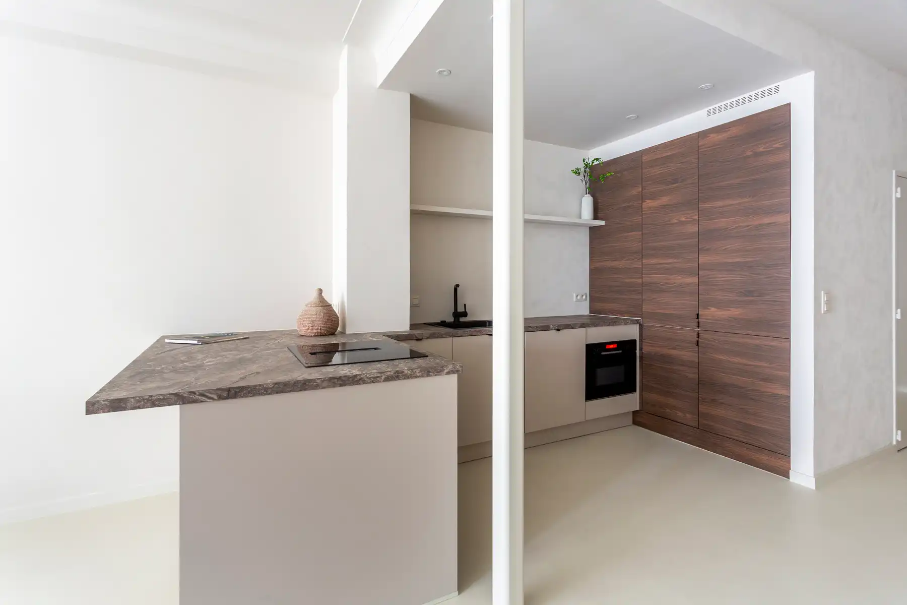 Lichtrijk bemeubeld stadsappartement op toplocatie foto 5