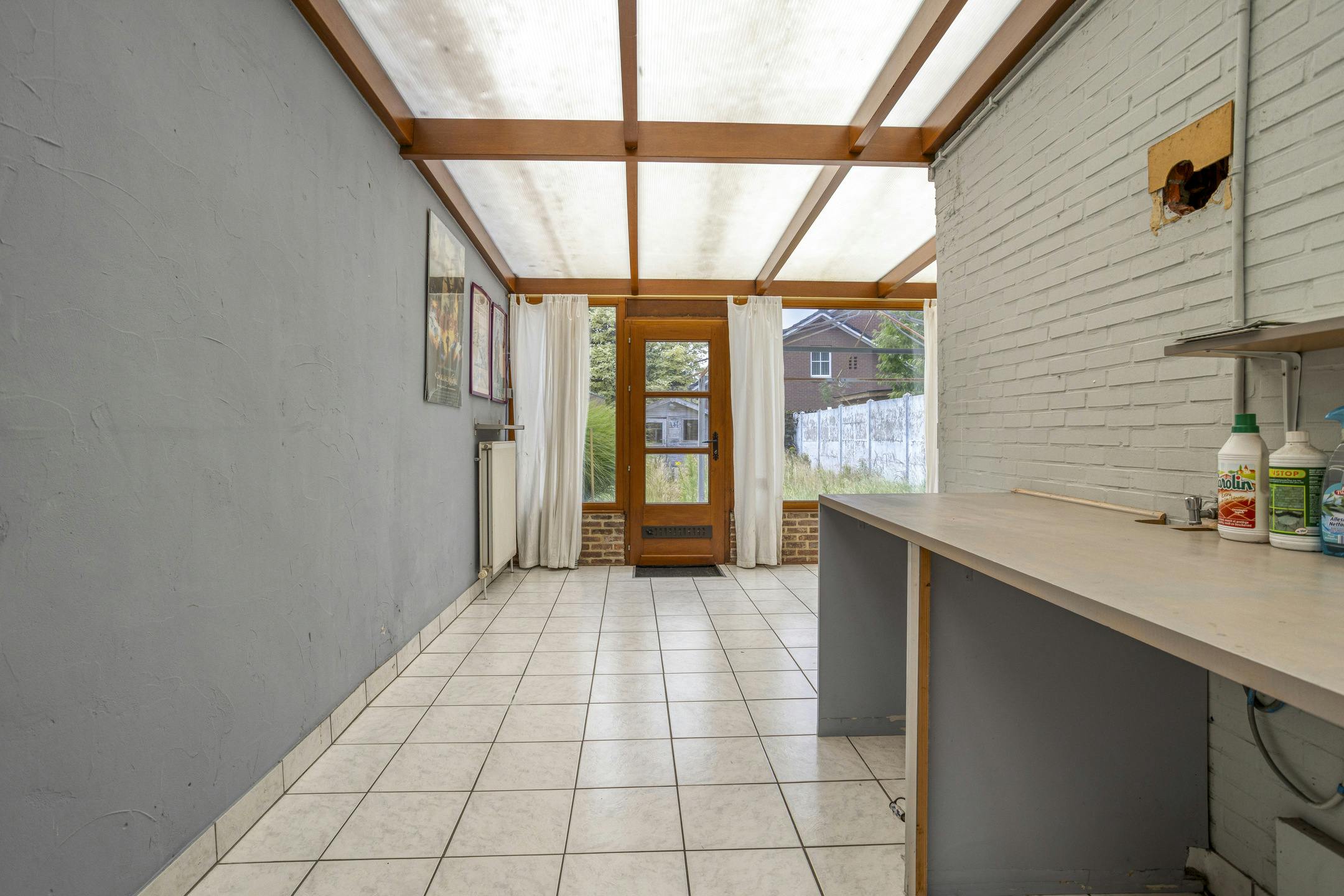 Te renoveren huis met vier slaapkamers en tuin in het centrum foto 5