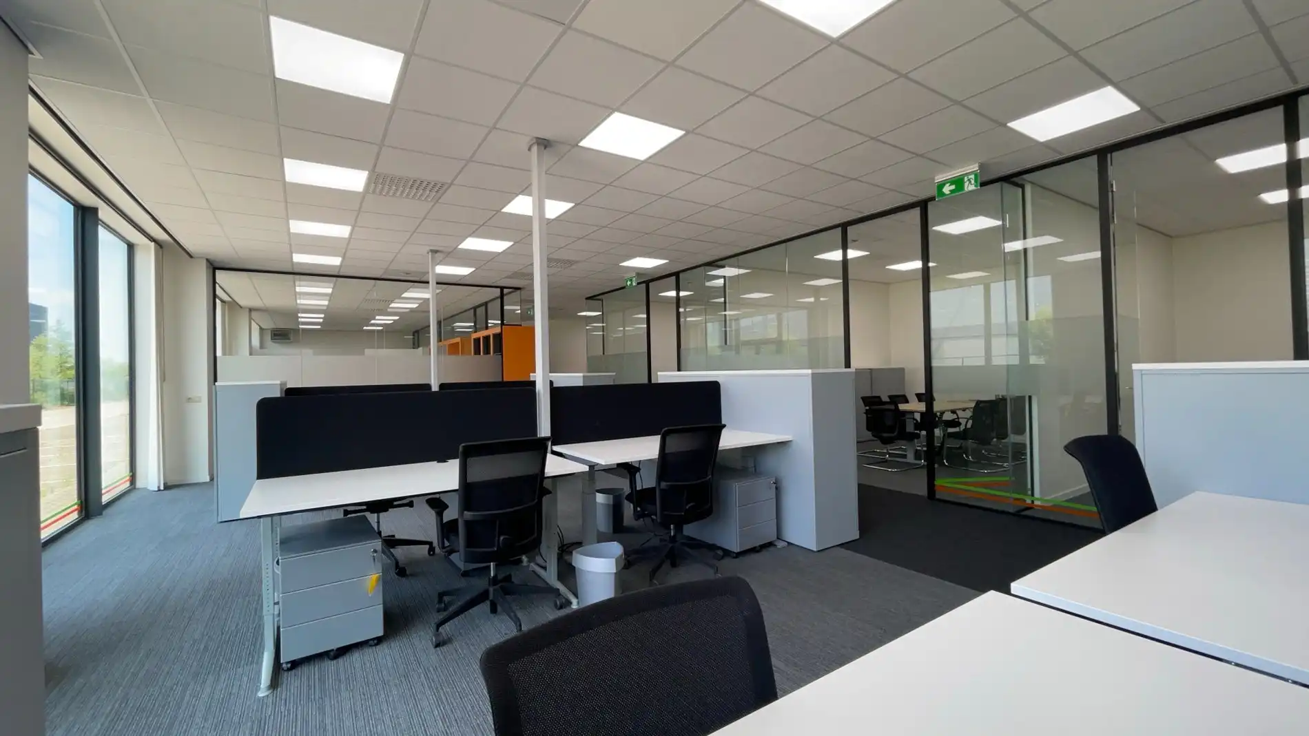 Loods met kantoor te huur nabij E19 in Mechelen foto 13