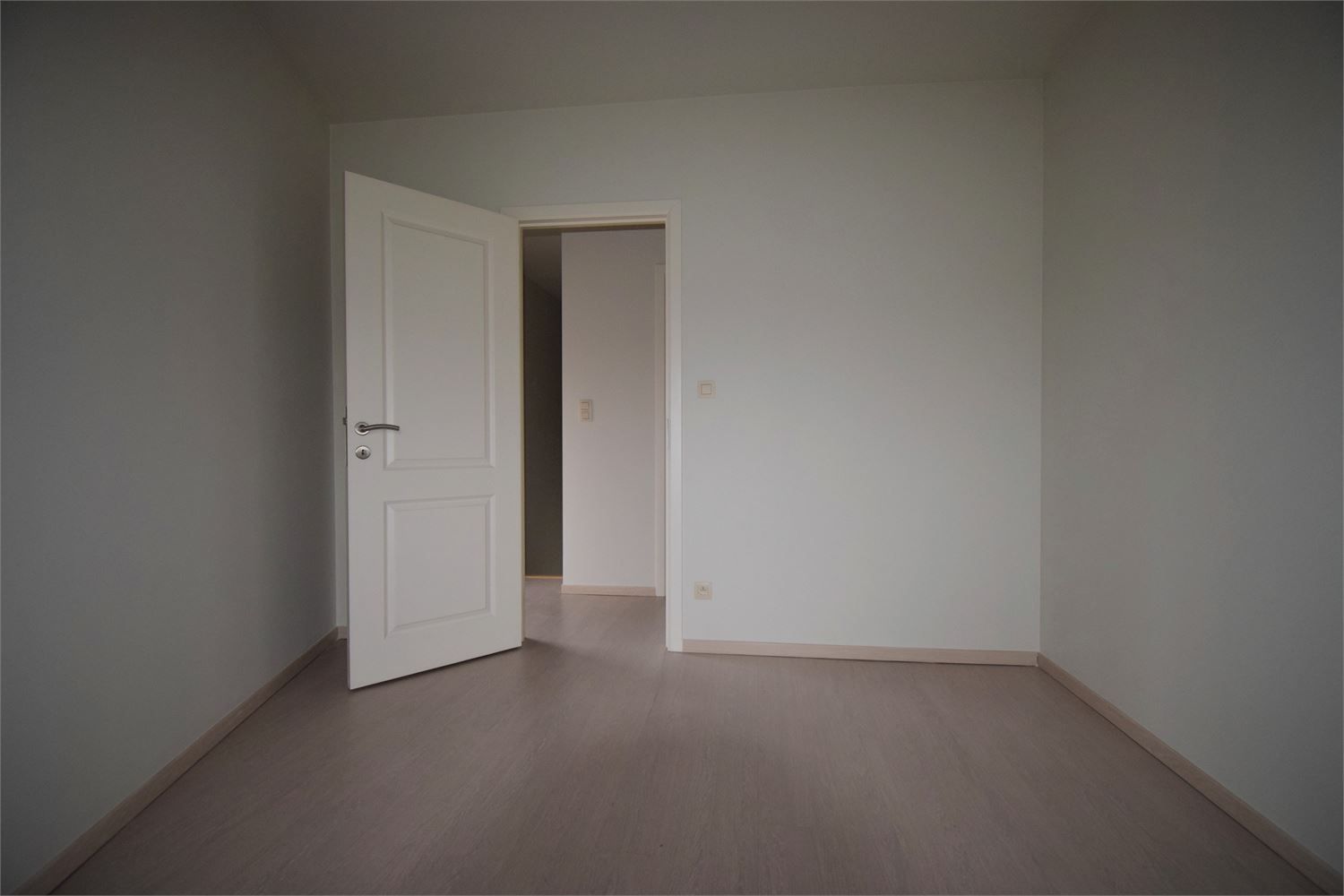 Halfopen bebouwing met drie slaapkamers, garage en tuin foto 11