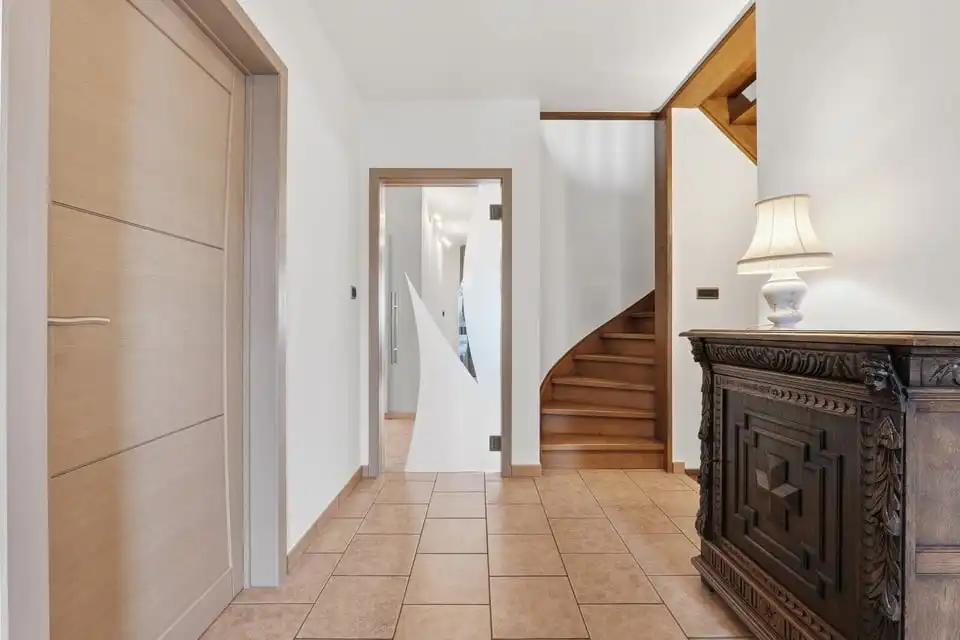 EXCLUSIEVE GEZINSWONING MET RUIME TUIN, 252M² WOONCOMFORT EN TOPLIGGING IN SINT-TRUIDEN foto 6