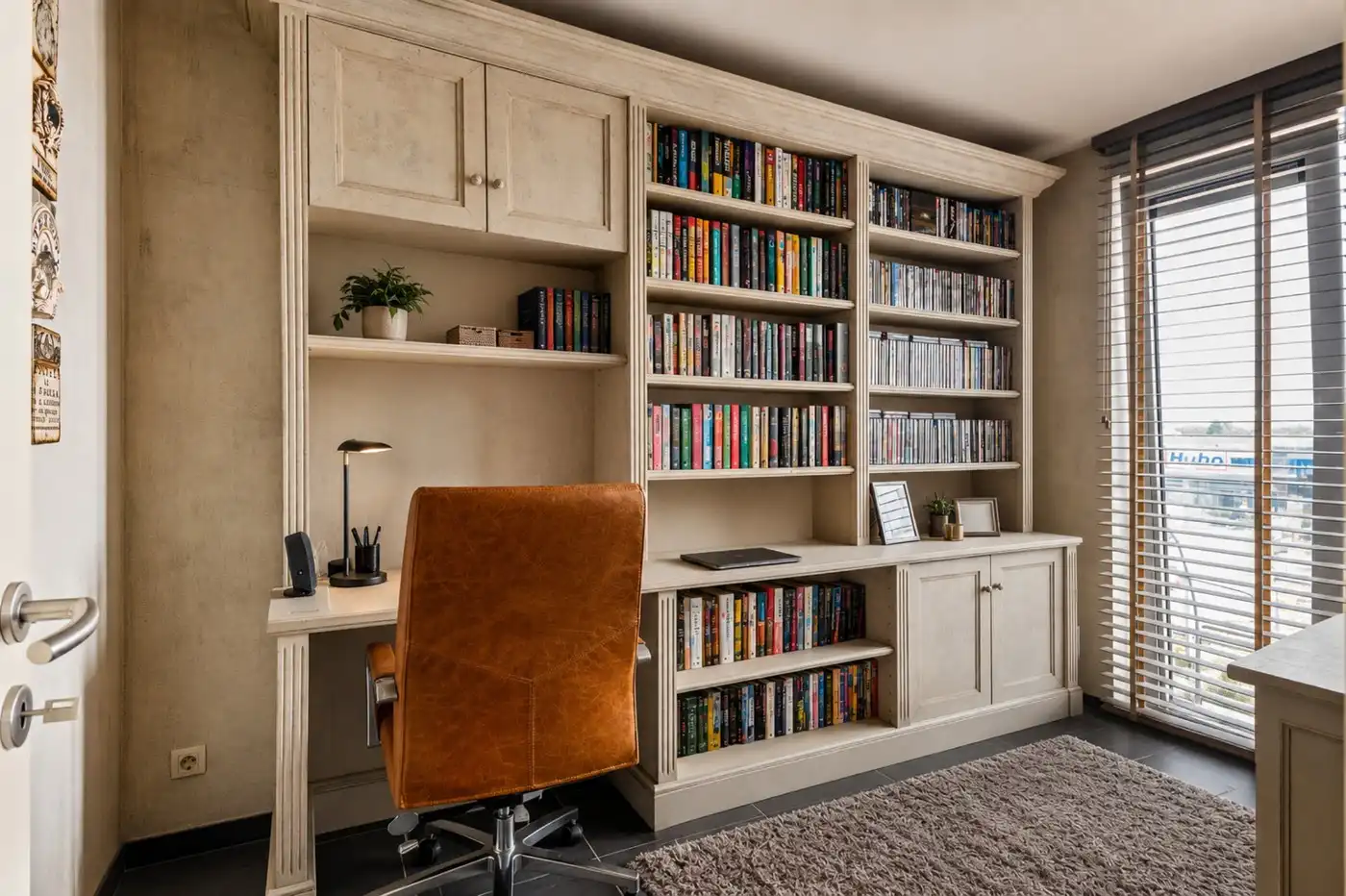 Mooi, centraal gelegen app. op 2e verd. met 3 slpk., balkon en autostaanplaats foto 9