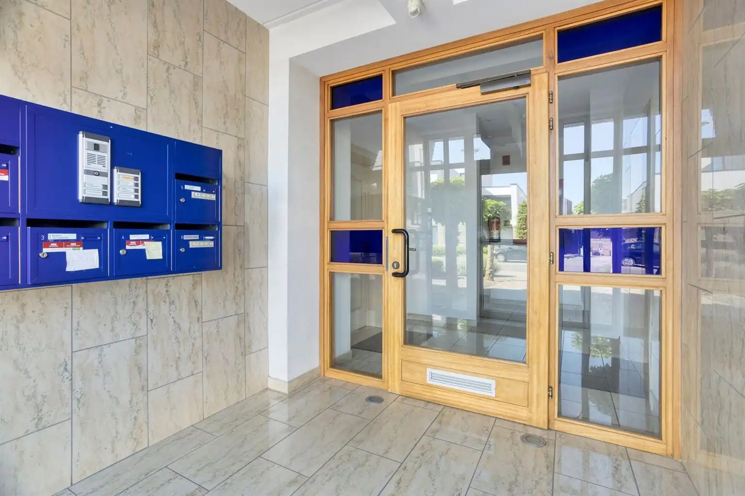 Prachtig duplexappartement met 3 slaapkamers, 2 terrassen en een inpandige garagebox, rustig gelegen op wandelafstand van het centrum van Maaseik. foto 26