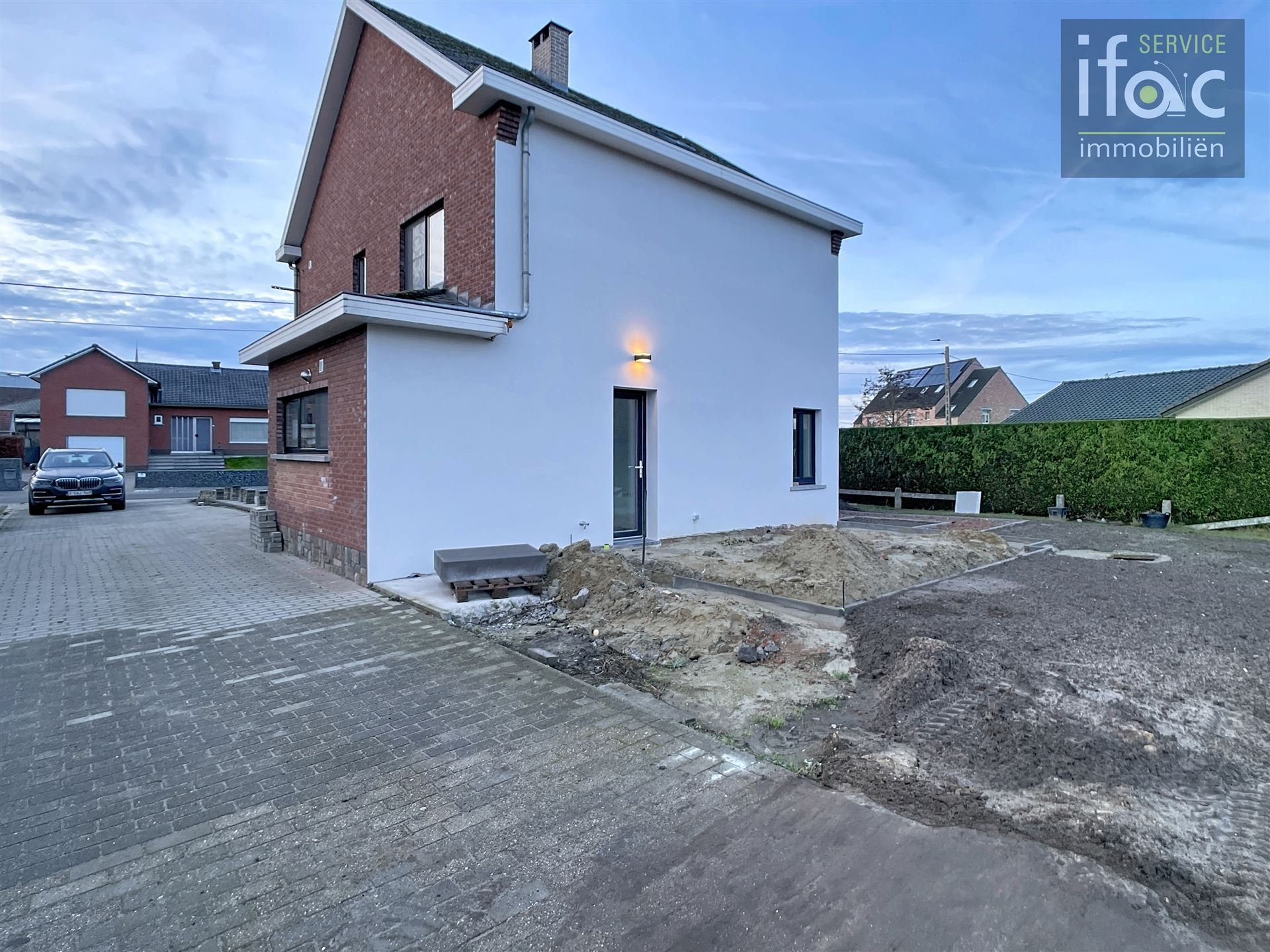 Volledig gerenoveerde woning met tuin, parking, 3slpks, badk foto 16