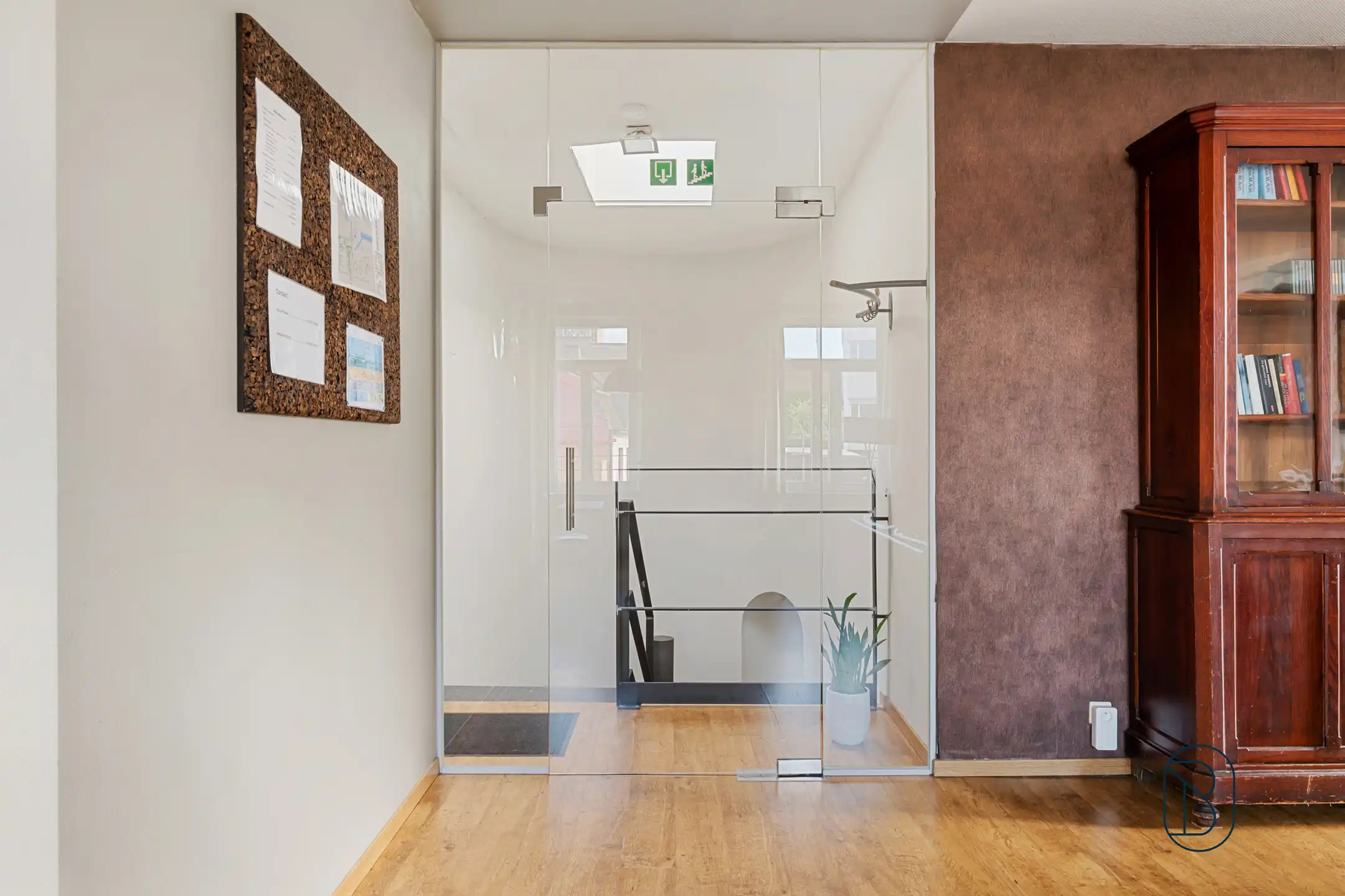 Handelspand + 2 gerenoveerde appartementen hartje Kortrijk foto 7