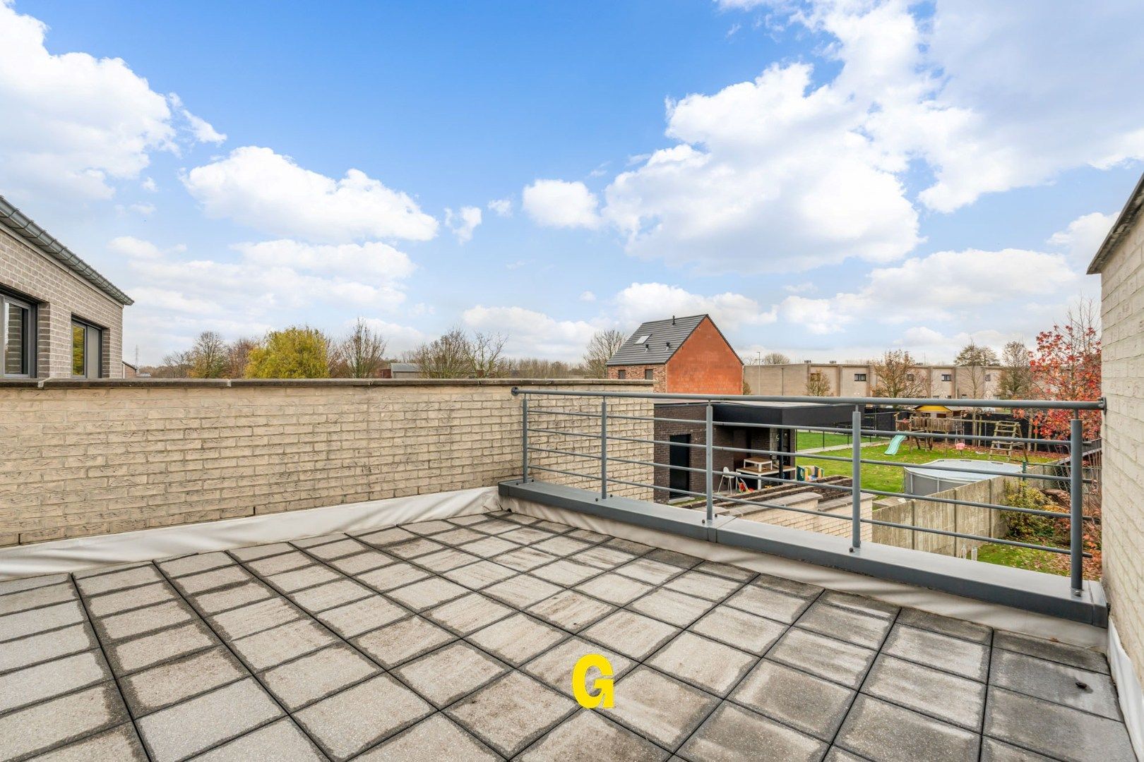 Degelijke instapklare rijwoning met drie slaapkamers, inpandige garage en tuin met terras vlakbij het centrum van Bilzen foto 20