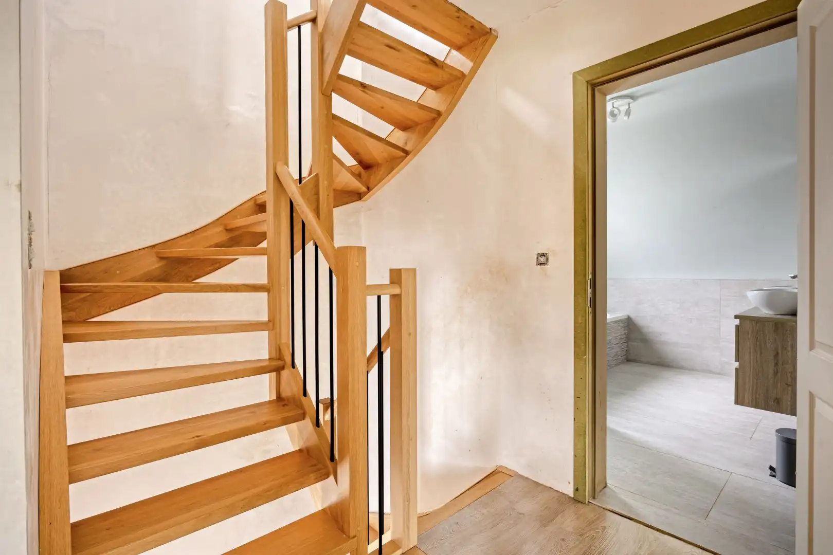 Goed en rustig gelegen gerenoveerde woning met 3 slaapkamers te Halle foto 9
