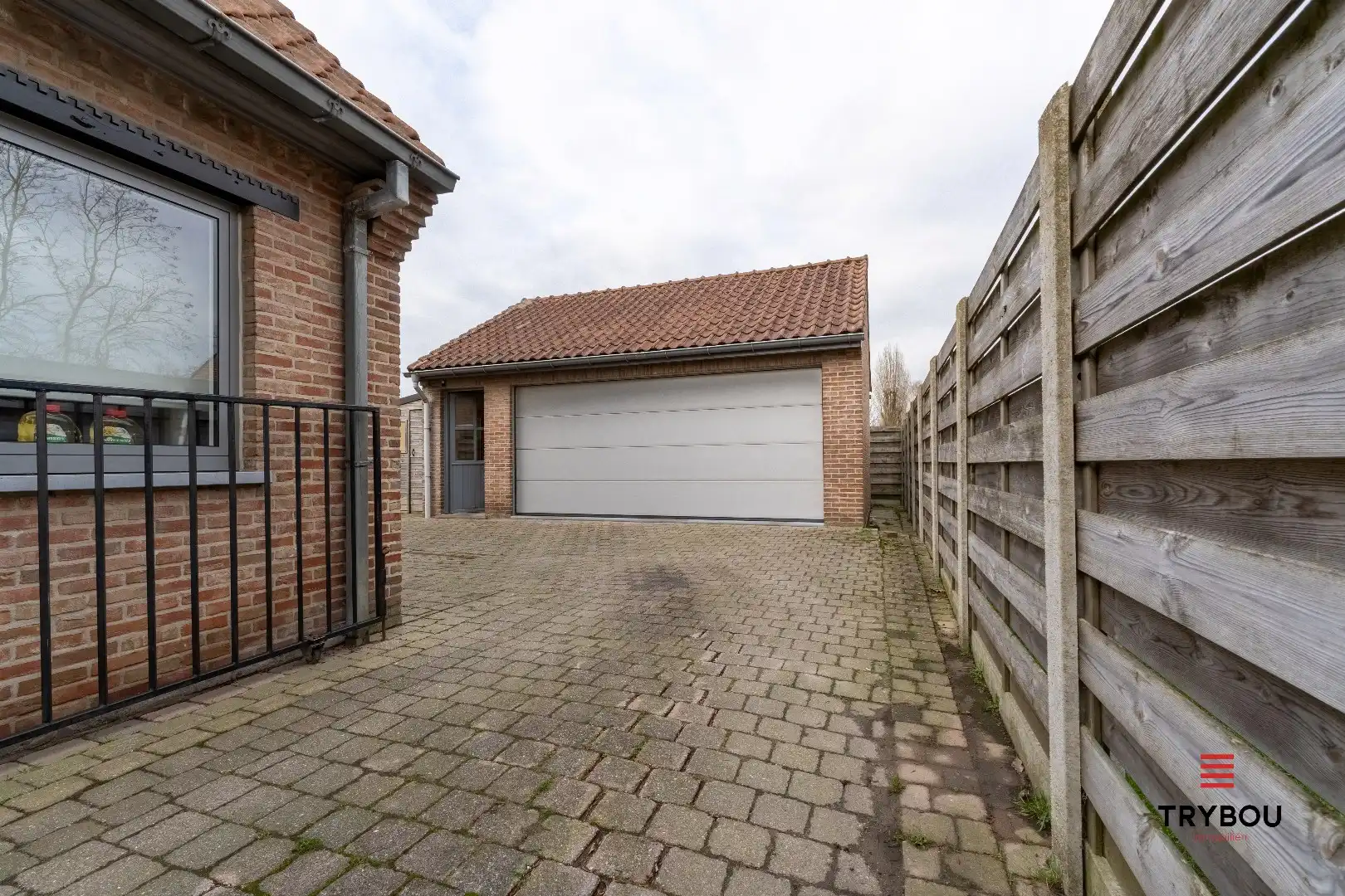 Instapklare gezinswoning met ruime tuin en dubbele garage in Poelkapelle foto 28