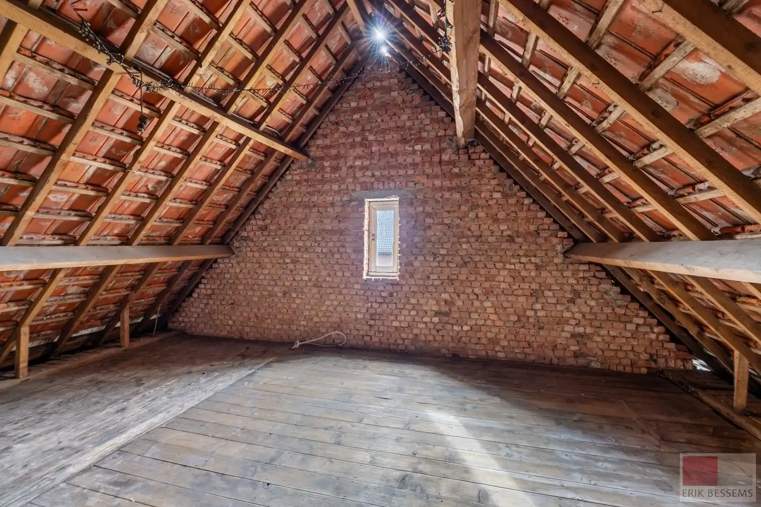 Charmante op te frissen woning met veel potentieel, met een woonoppervlakte van 169 m² foto 23