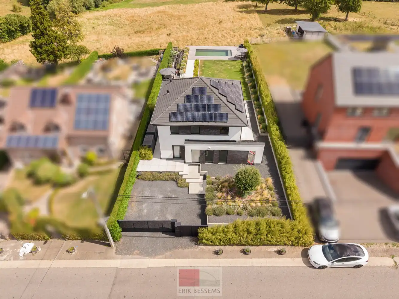 Op een royaal perceel van circa 910 m² ligt deze moderne en energiezuinige woning van circa 177 m² bewoonbare oppervlakte, met een weids panorama over het Limburgse Heuvelland. foto 53