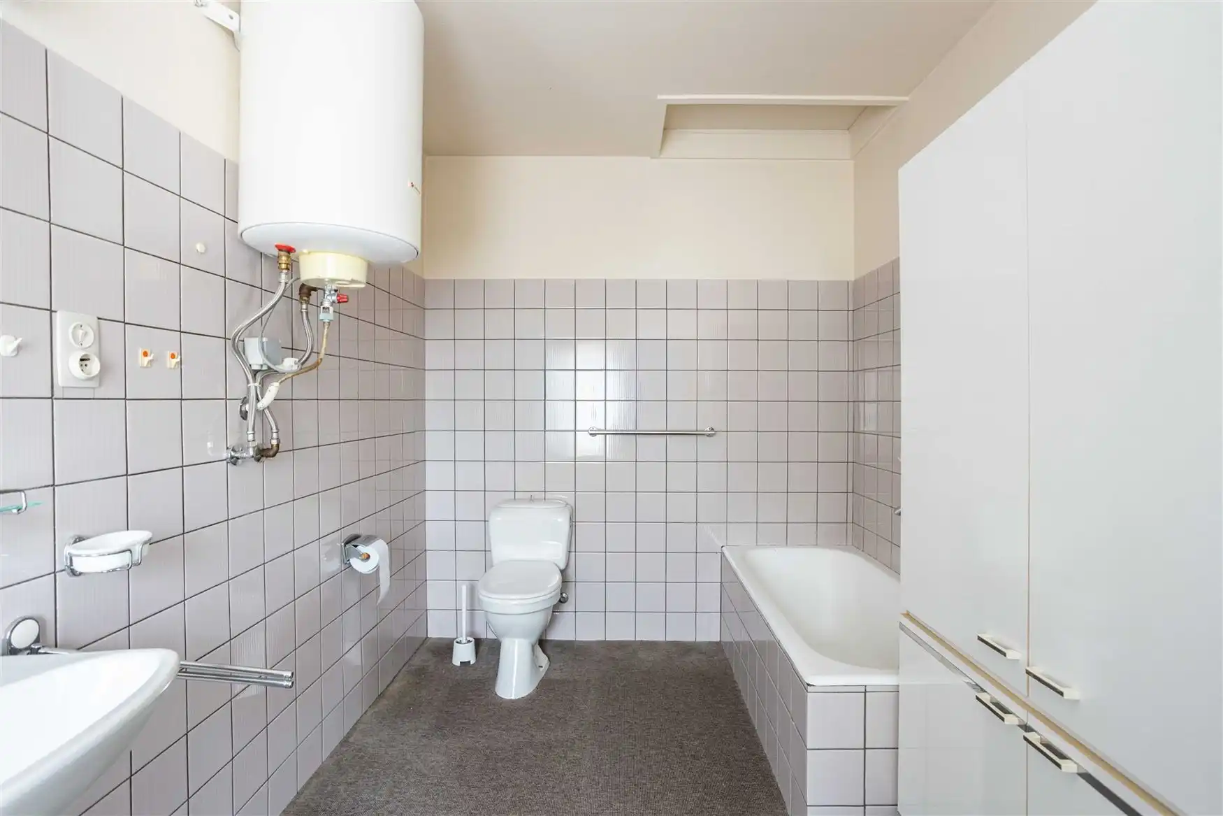 Vrijstaande woning met retrocharme en renovatiepotentieel foto 12