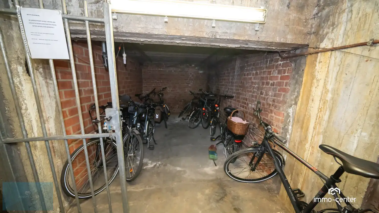Te huur – Ruim 2-slaapkamerappartement met autostaanplaats in het centrum van Genk foto 22