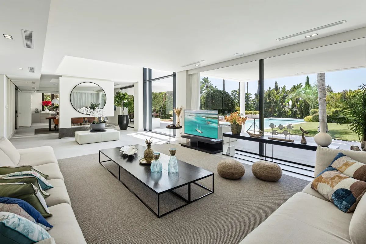 Exclusieve Award-winnende villa in Marbesa: luxe wonen op slechts stappen van het strand! foto 13