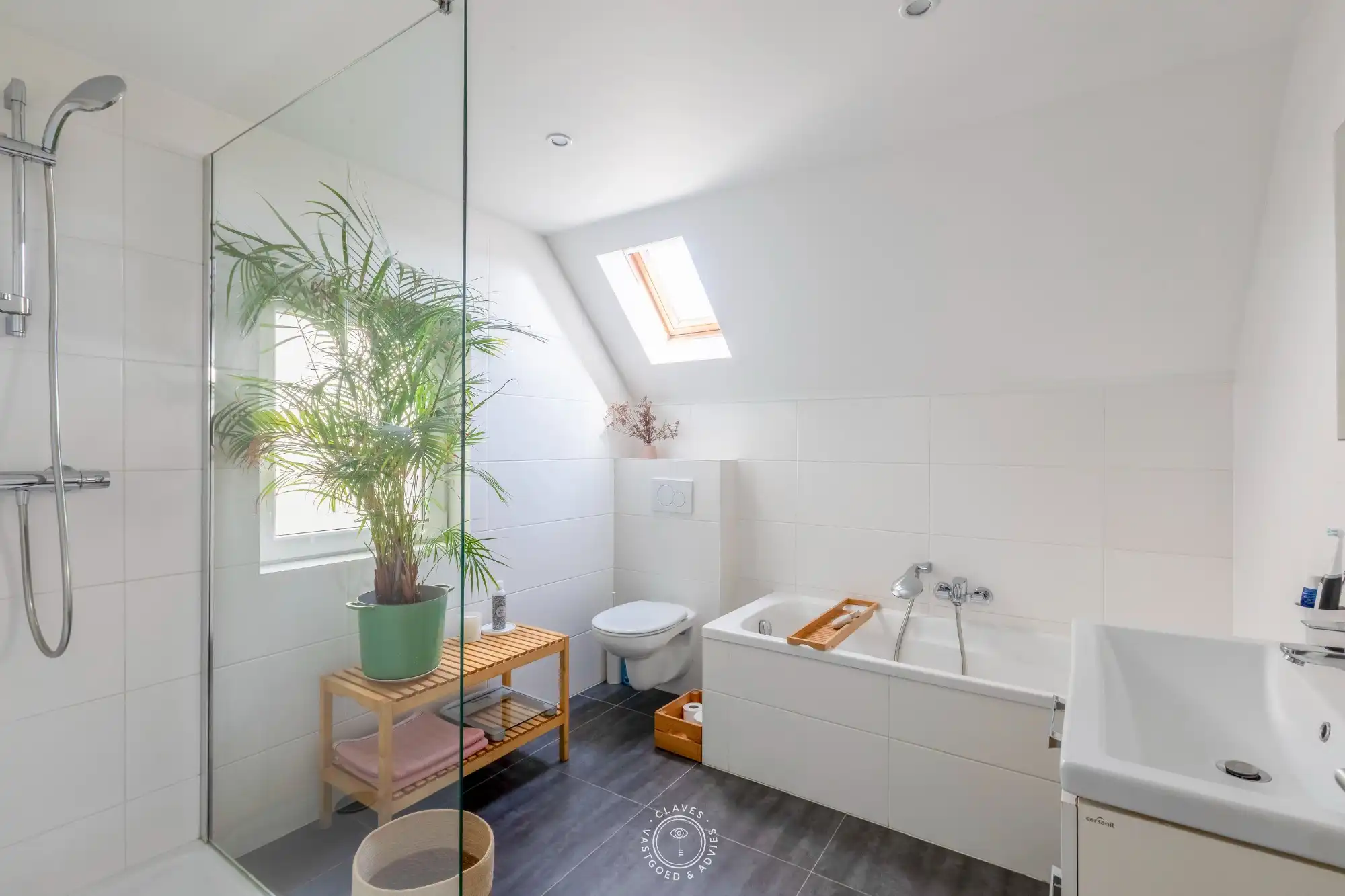 Aangename woning in de gegeerde Vogeltjeswijk foto 16