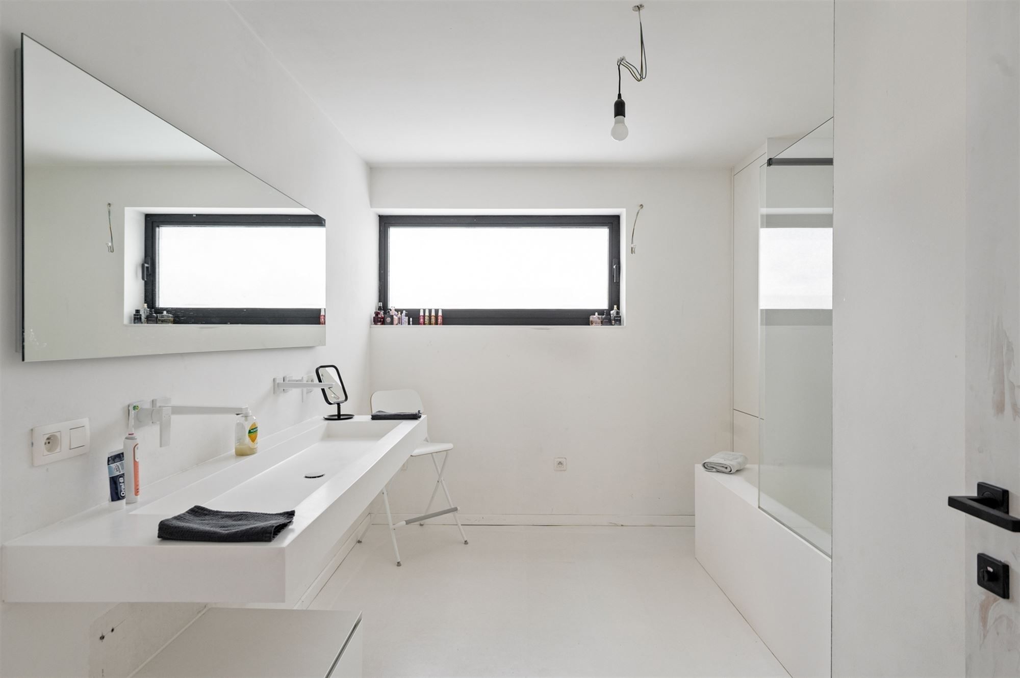 Recente woning met 3 achterliggende garages te Sint-Katelijne-Waver foto 6