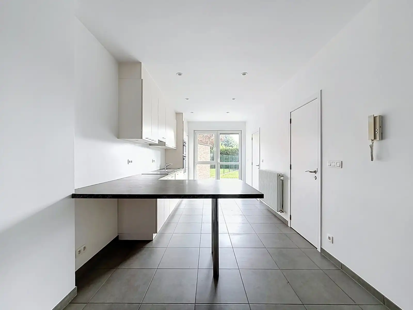 Instapklare gezinswoning met 4 SLPK, 3 Badkamers én Tuin! foto 9