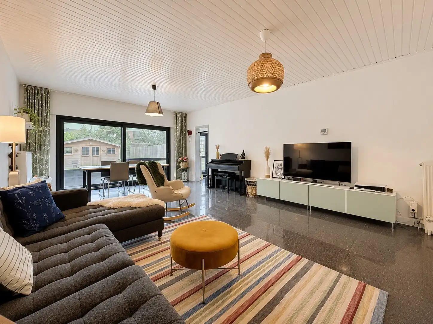 B&B Moment : Instapklare rijwoning met tuin op rustige ligging te koop in Lint foto 2