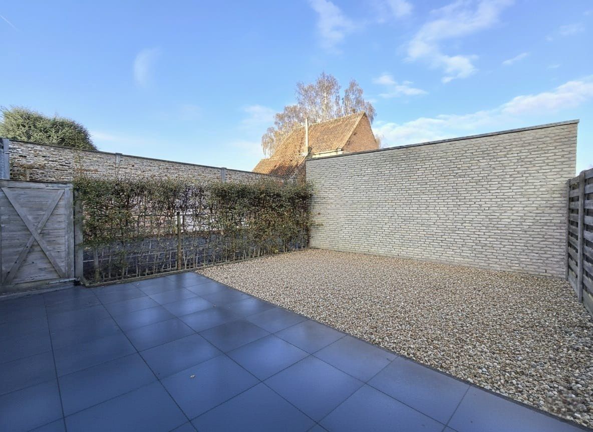 KWALITATIEF AFGEWERKT GELIJKVLOERSAPPARTEMENT MET 2 SLPKS | GARAGEBOX EN AUTOSTAANPLAATS foto 6