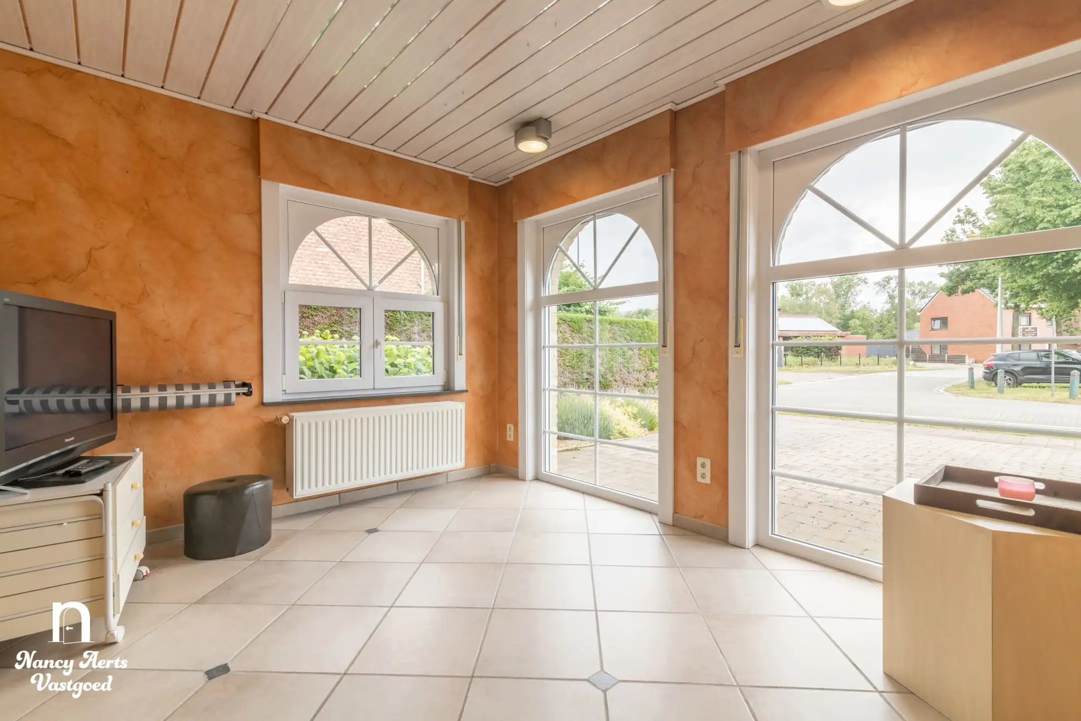 Ruime villa met praktijkruimte, kelder en zonnige tuin foto 22