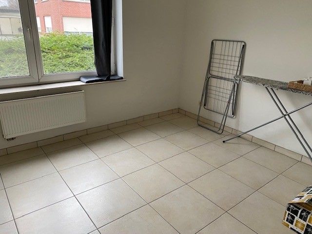 Ruim gelijkvloers appartement met terras en carport. foto 9