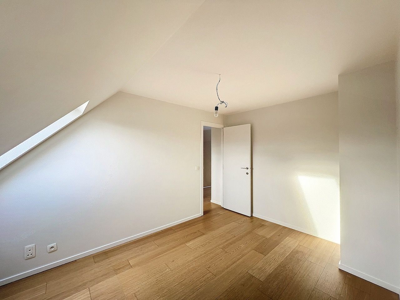 Ruim (119 m²), zuidgericht duplexwoonappartement in het centrum van Heist. foto 24