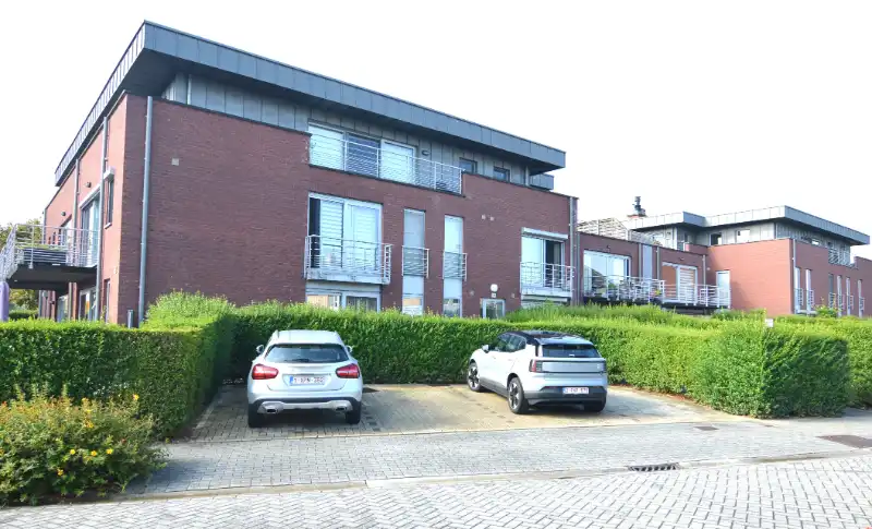 Gemeubeld gelijkvloers appartement met tuin – Heffen foto {{pictureIndex}}