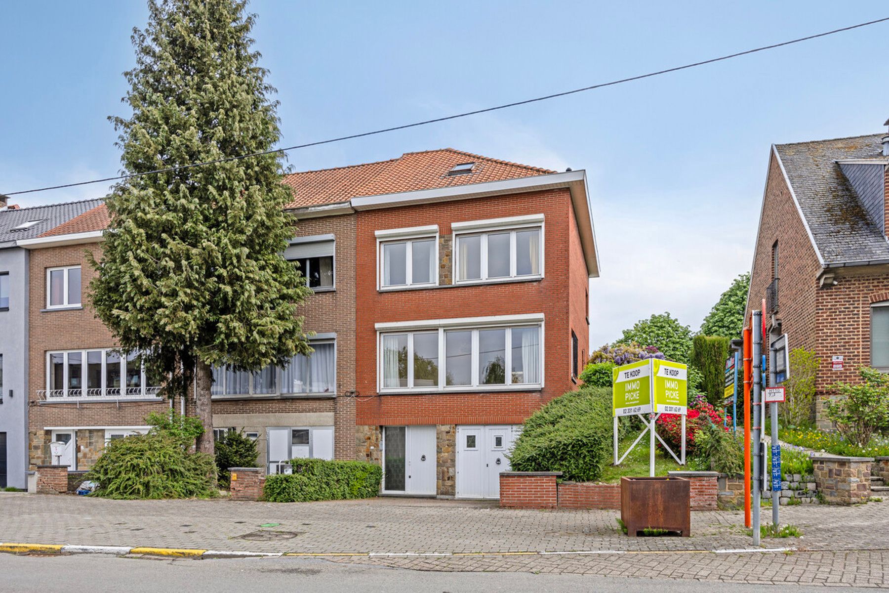 Bel-etage woning met 4 slaapkamers, garage en tuin foto {{pictureIndex}}