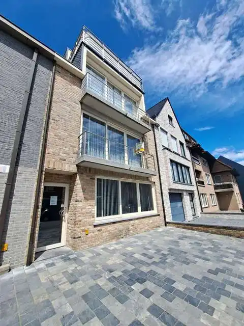 lichtrijk 2-slaapkamerappartement met TERRAS + AUTOSTANDPLAATS te huur in Torhout foto 14