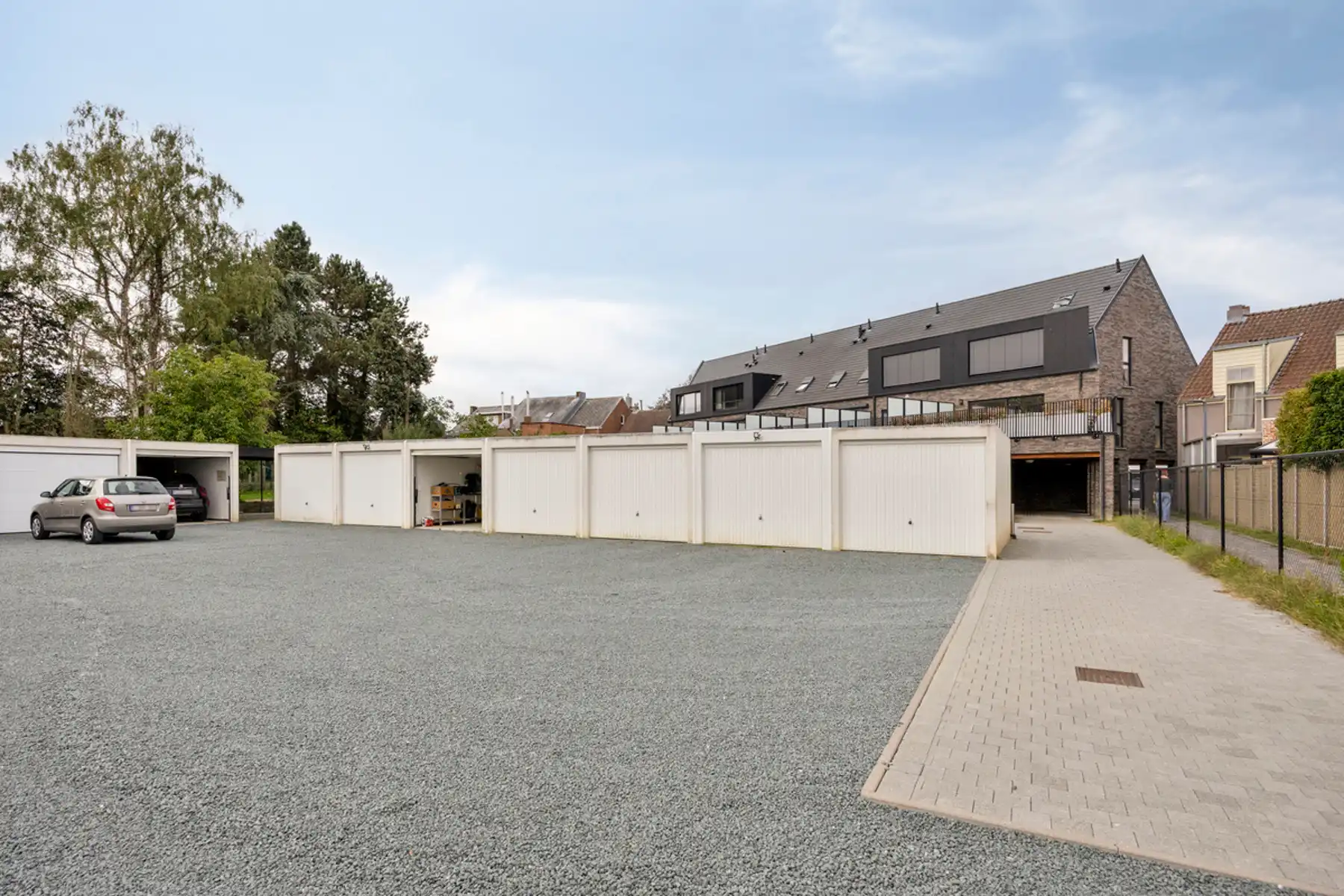 Uitzonderlijk ruim appartement met garage en staanplaats foto 26