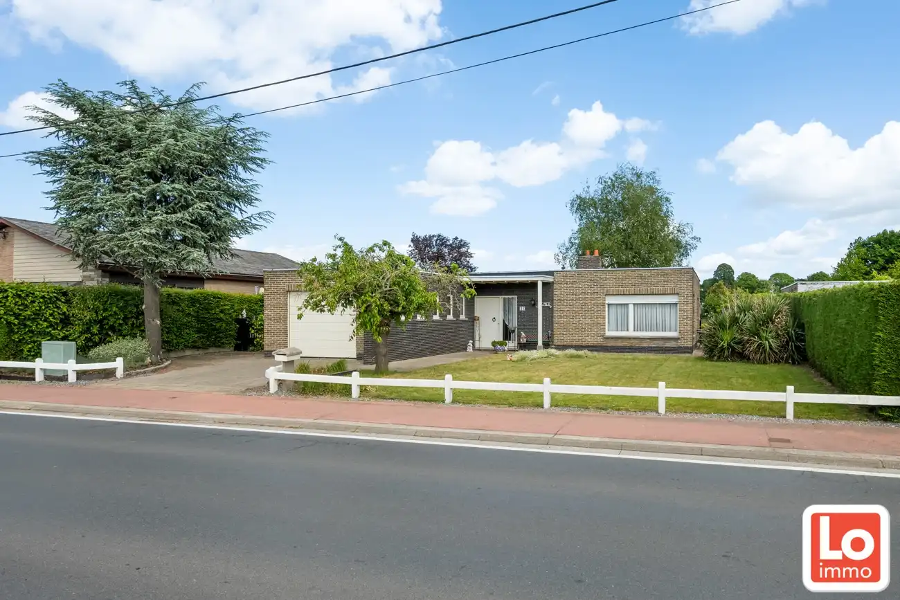 IN OPTIE! Te renoveren gelijkvloers woning met een open zicht op de achterliggende velden. foto 2